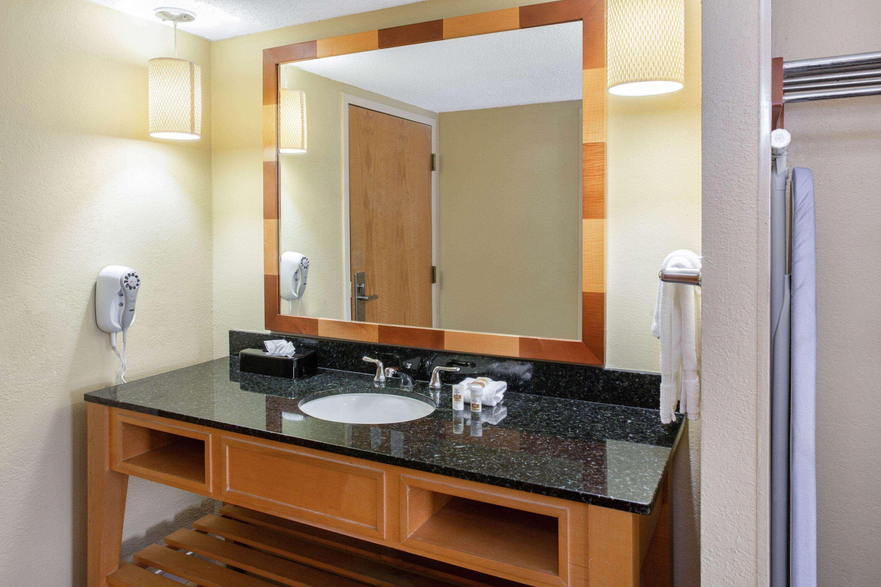 La Quinta By Wyndham Sarasota Downtown Otel Dış mekan fotoğraf